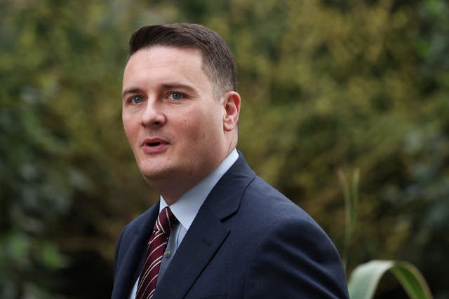 <p>Health Secretary Wes Streeting walks in Downing Street in London, Britain, March 26, 2025. REUTERS/Hannah McKay</p>